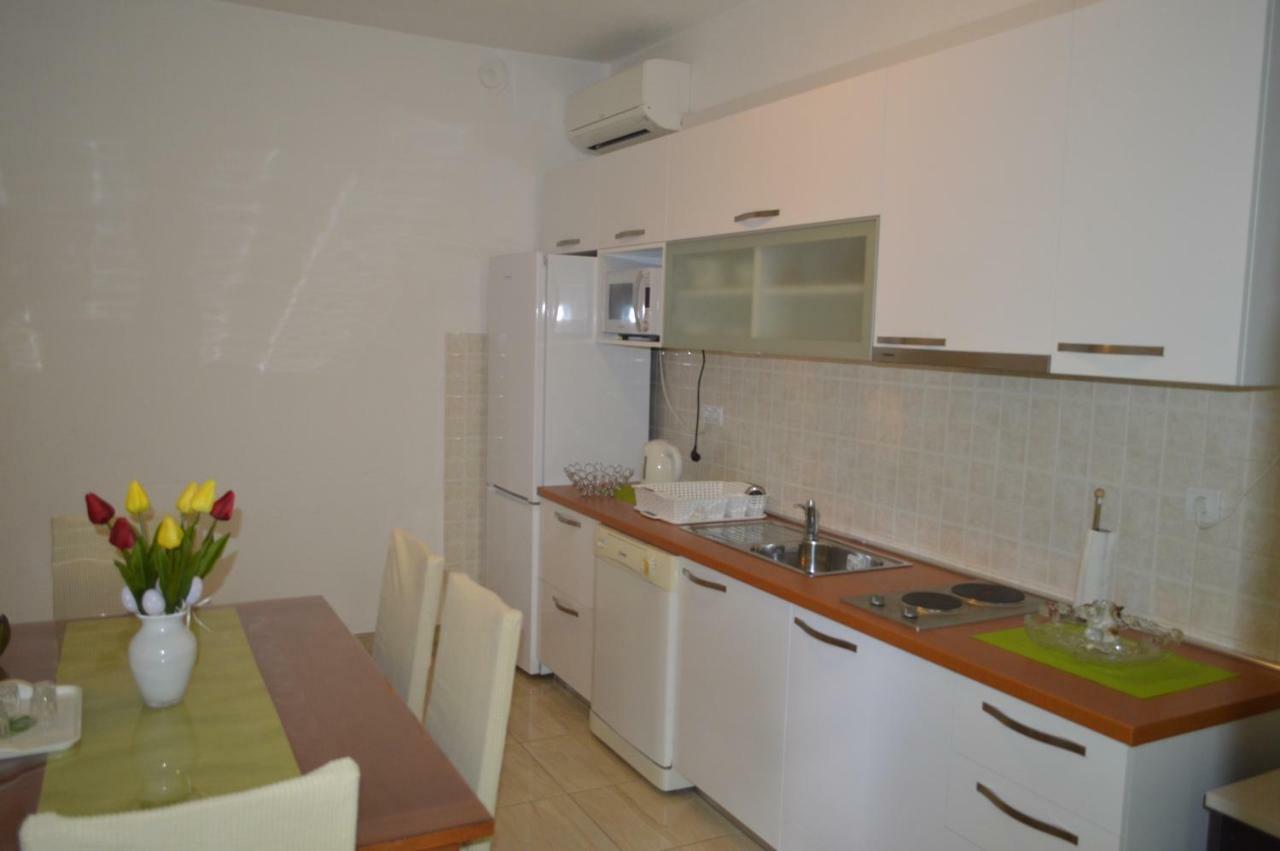 Garden Apartment *